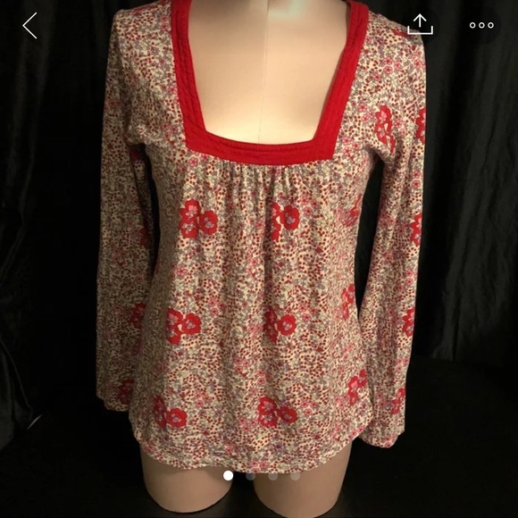 Lucky red floral long sleeve - Picture 1 of 3